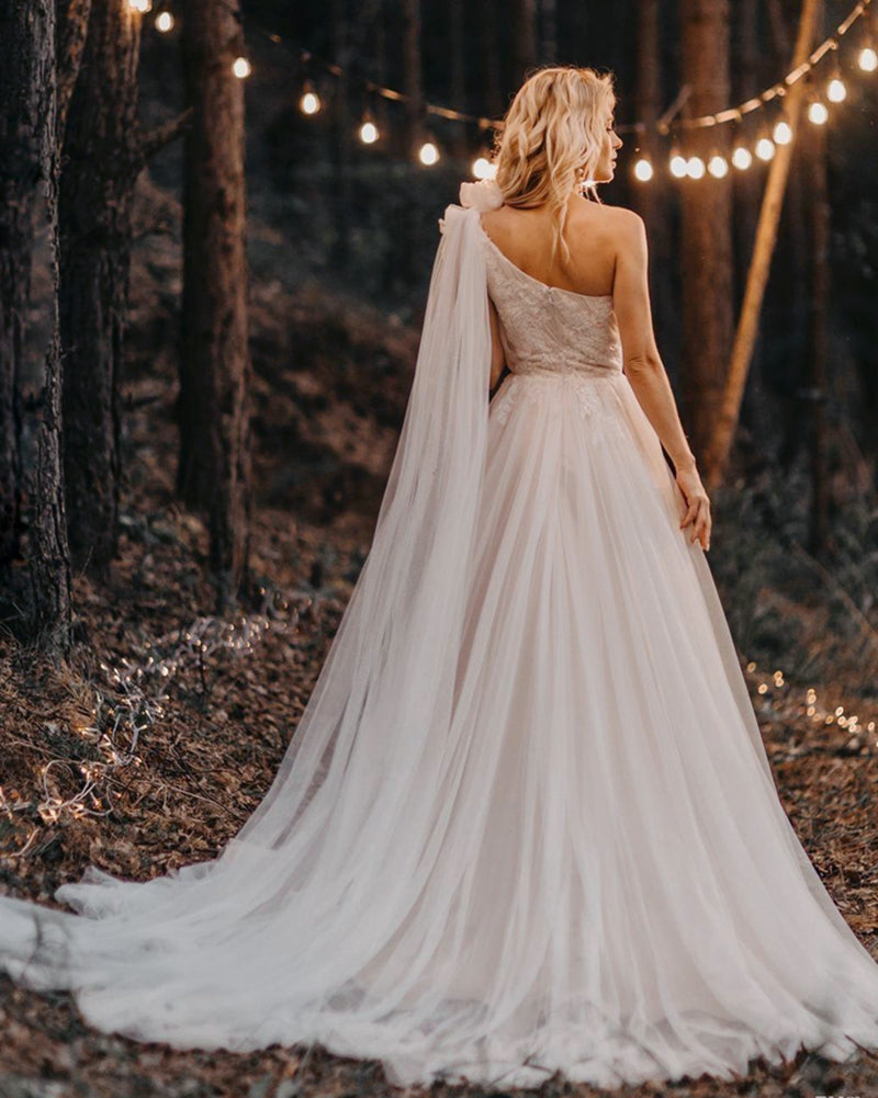 2022 One Shoulder Wedding Dresses Applique Lace Sweep Train Tulle Brid ...
